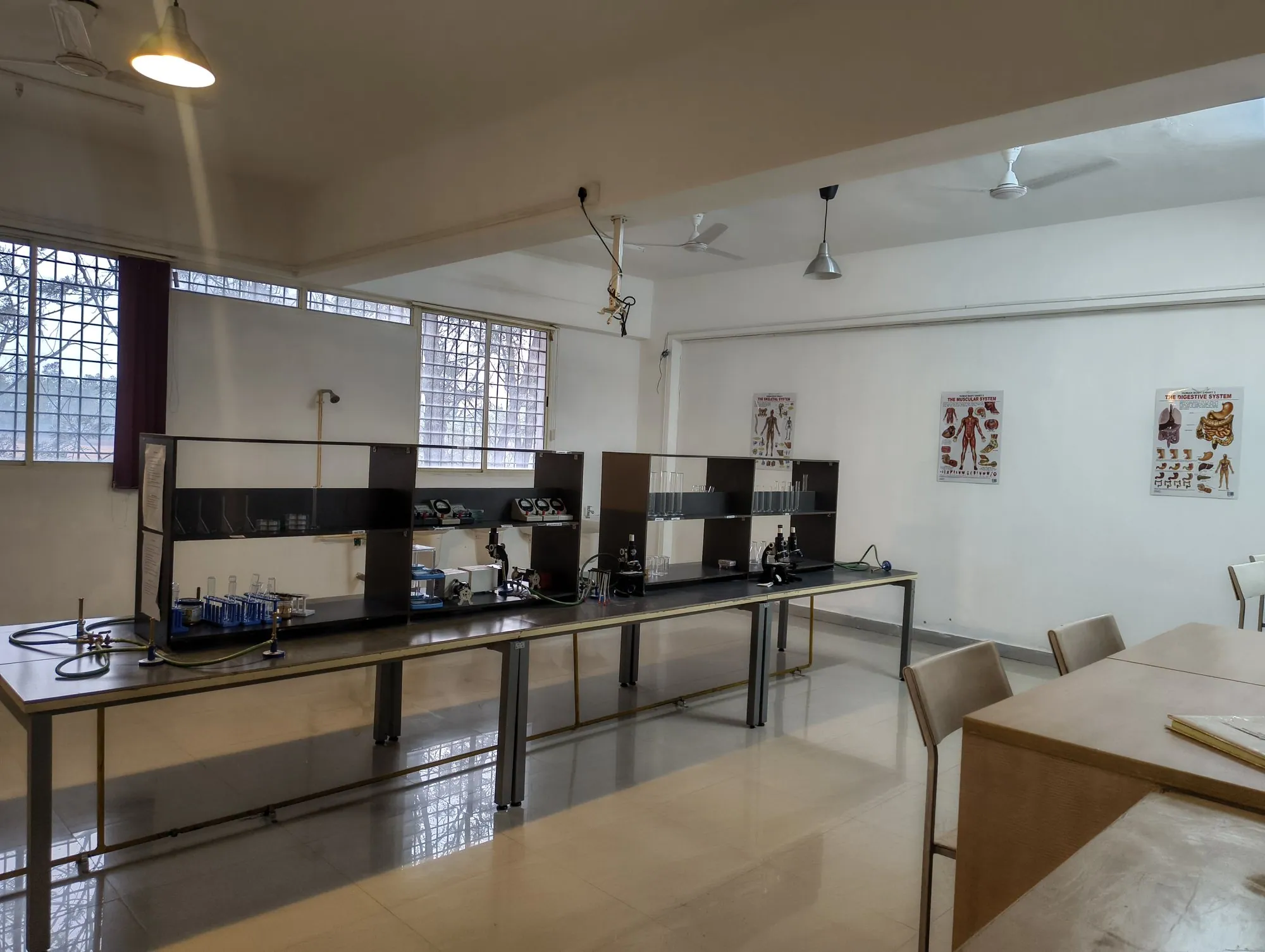 Science lab with benches and apparatus shelves
